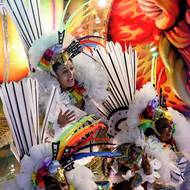 Obrovský ohlas má vystoupení školy Beija-Flor de Nilópolis. Ta průvod pojala jako cestu od útlaku k emancipaci.