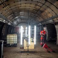 Ve stanici se plánují nové kabelové rozvody, sanace průsaků, eskalátory… I výtahy s druhým výstupem směrem k Olšanským hřbitovům. To vše za přibližně 1,3 miliardy korun. 