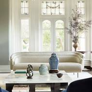 Interiér původní části domu souzní s estetikou doby jeho vzniku.