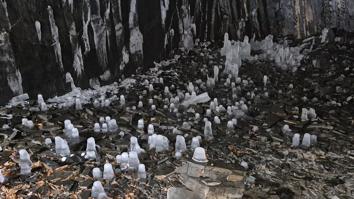 Ledové království v Petrově skále. Kvůli nedostatku vody jsou z ledových duchů trpaslíci