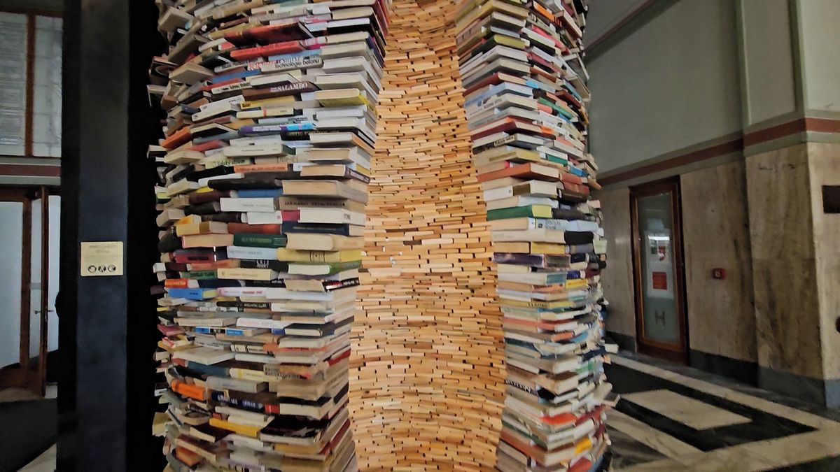 Nekonečná fronta zmizela. Turistický hit v Praze se na chvíli vyprázdnil a ukázal i bez davů