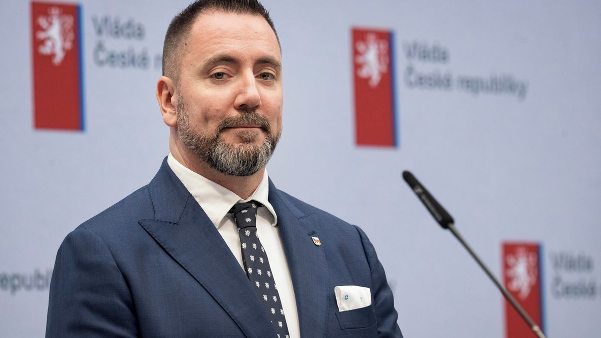 Červený bude muset vyřešit střet zájmů