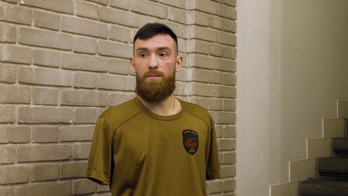 Ukrajinský mariňák Artem přišel o obě ruce. Sbírka mu má pomoci k návratu k normálnímu životu