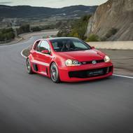 Golf GTI W12-650 ukrývá pod kapotou 6litrový motor W12.