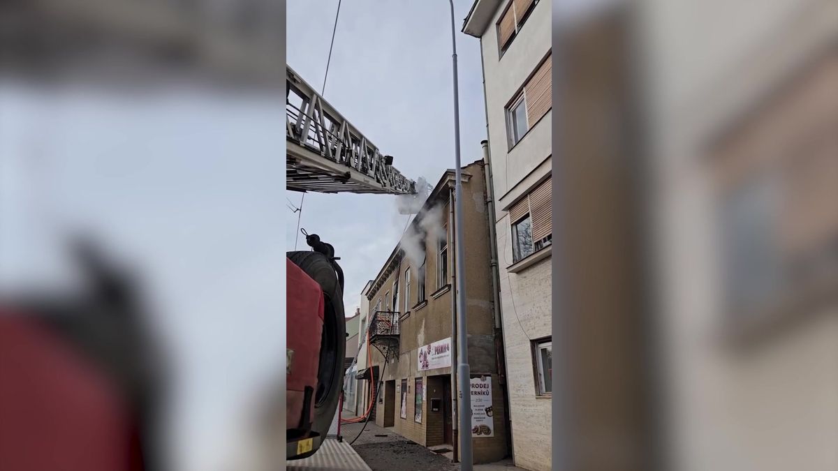Po výbuchu zachvátil požár byt u výstaviště v Brně. Tři lidé skončili v nemocnici