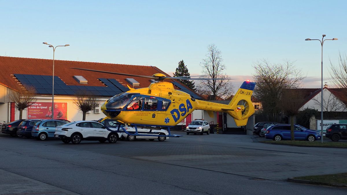 Muž ve Veselí nad Lužnicí zemřel po pádu z lešení