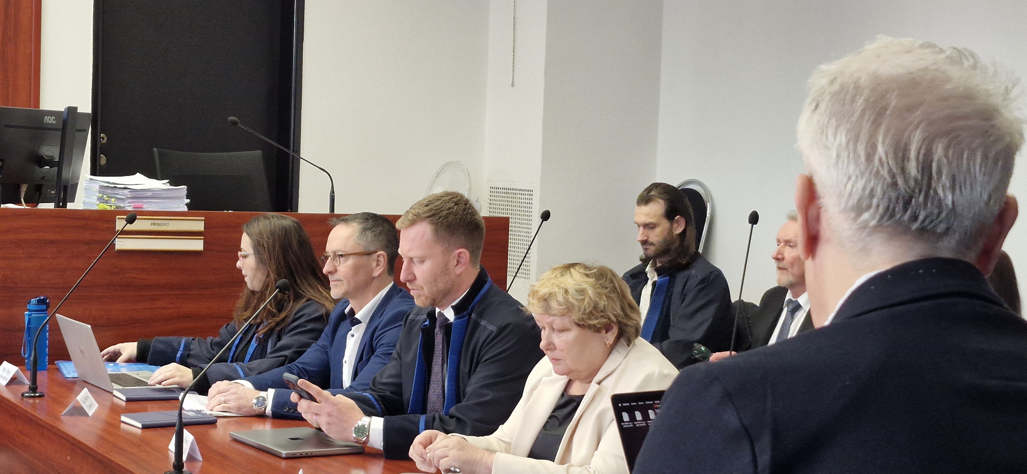 Jsem nevinný, tvrdí exprimátor Pardubic o kauze zakázky na parkování