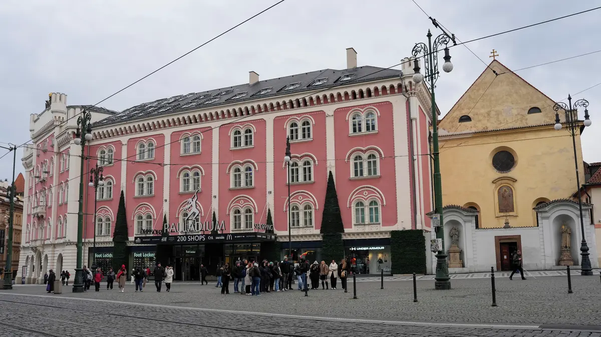 Jak na investice? Z akcií lze ročně získat desetinu, zlatým středem jsou nemovitostní fondy