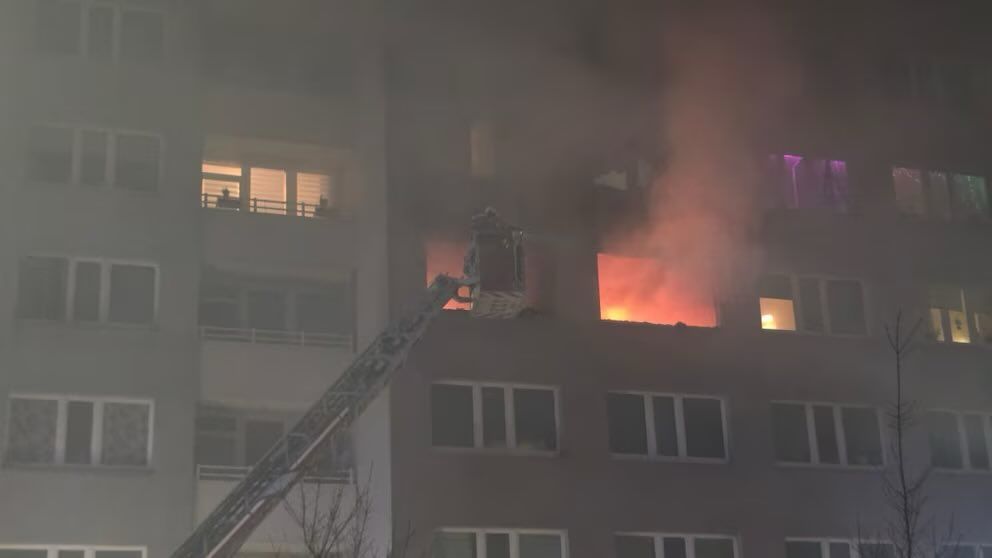 Požár výškového domu v Berlíně, úřady hlásí velký počet zraněných