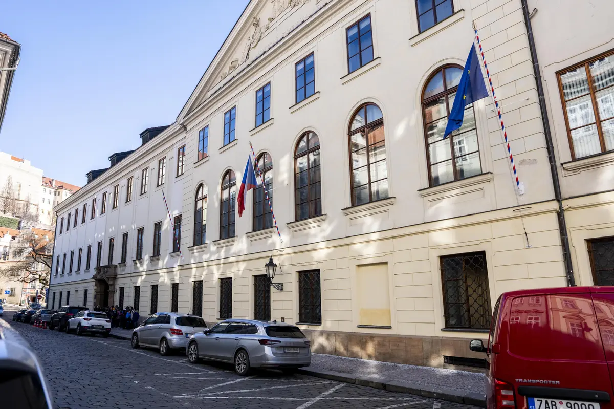 Kvůli ČT a rozhlasu se bude odpoledne protestovat před Sněmovnou
