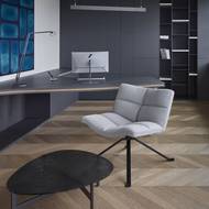 Interiér kanceláře je zařízený s ohledem na funkčnost, zároveň však s nepřehlédnutelnou elegancí.