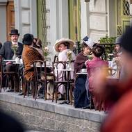 Při troše štěstí mohou kolemjdoucí spatřit seriálové herce.