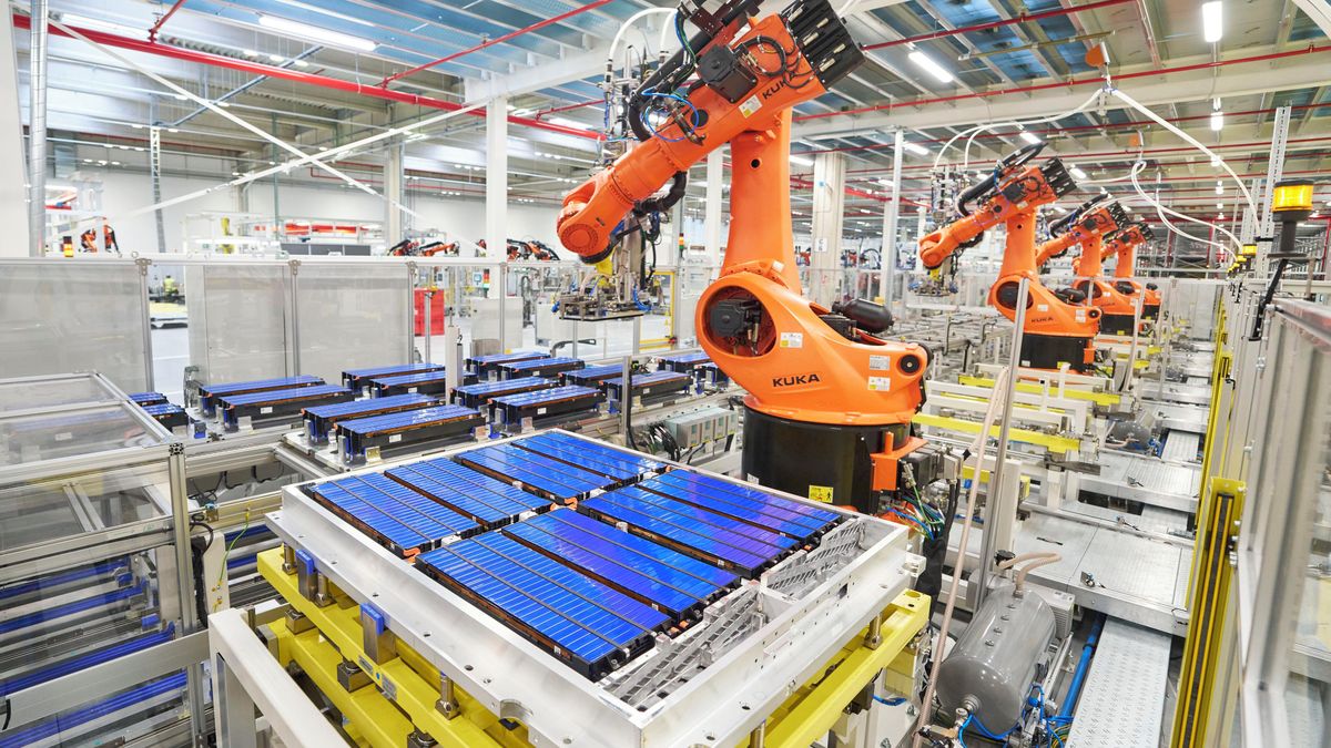 Škoda v Mladé Boleslavi spustila výrobu baterií v nové hale, má být pilířem strategie Volkswagenu