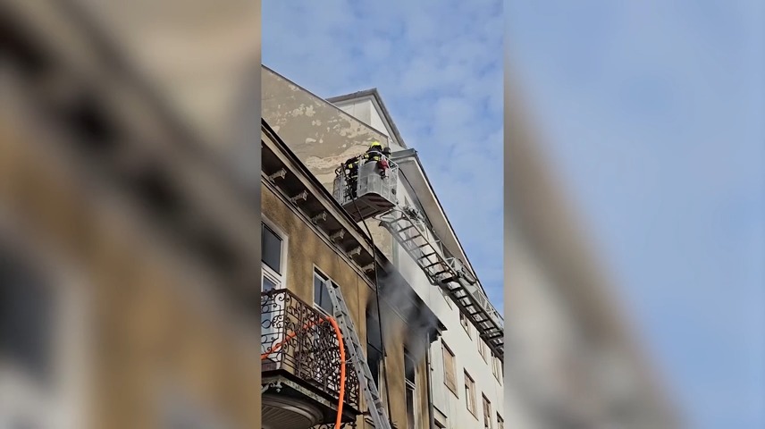 Po výbuchu zachvátil požár byt u výstaviště v Brně. Tři lidé skončili v nemocnici