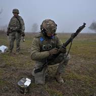 Před útočícím dronem dokáže ochránit i dobrá brokovnice.