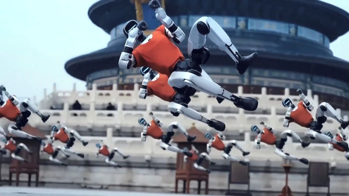 Humanoidní roboti v akci. Zvládnou tanec i bojová umění