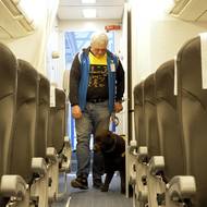 Rambo vstupuje do simulátoru paluby letadla