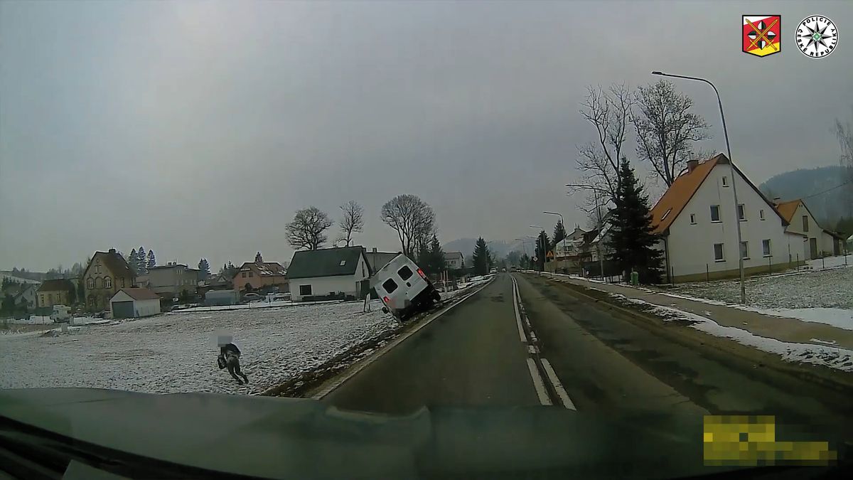 Policisté pronásledovali dodávku až do Polska, řidič vyskočil za jízdy a snažil se utéct