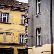 Na Husitskou navazuje ulice Hartigova, dříve Koněvova. Nový název dostala po prvním žižkovském starostovi.