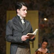 Martin Mihál jako Edward Ferrars předčítá Shakespearův Sonet 68.