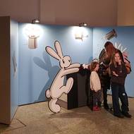 Výstava nabízí také interaktivní exponáty. S Bobem a Bobkem si mohou návštěvníci i zakouzlit.