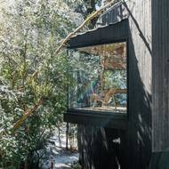 Černá barva obkladů není módním výstřelkem, je známkou funkční povrchové úpravy.