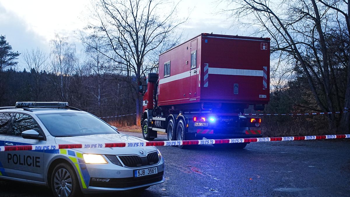 V Dalešické přehradě dál hledají ztraceného policejního potápěče