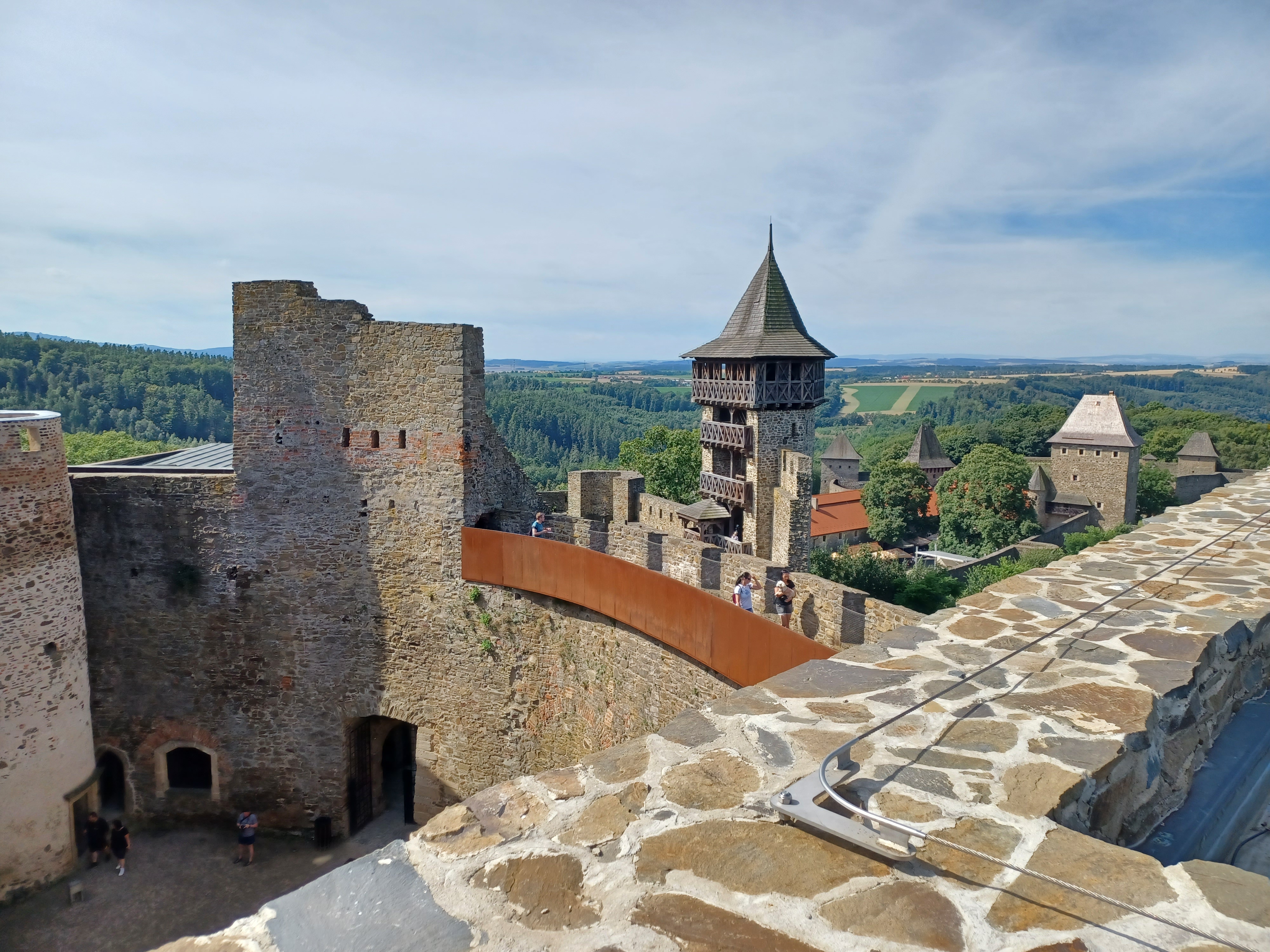 Hrad Helfštýn otevře brány. Letos láká na umělecké kovářství i festival světla