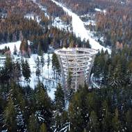 Pohled na věž z dronu