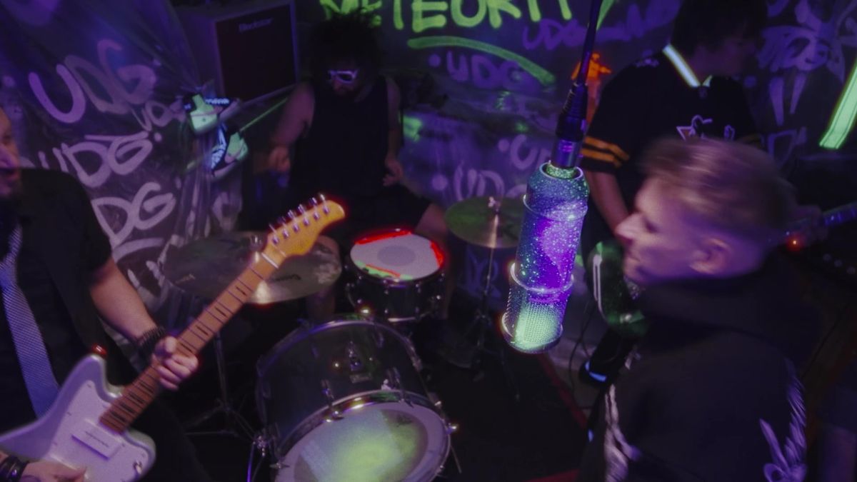 UDG se v novém klipu vrátili do časů, kdy jezdili na skejtech a poslouchali Dog Eat Dog