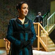 Svetlana Janotová v roli rozvážné devatenáctileté Elinor