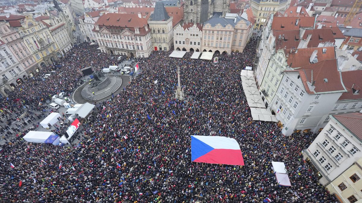 „Abychom si to vyříkali z očí do očí.“ Klempíř si pozve umělce, kteří ho kritizovali na demonstraci