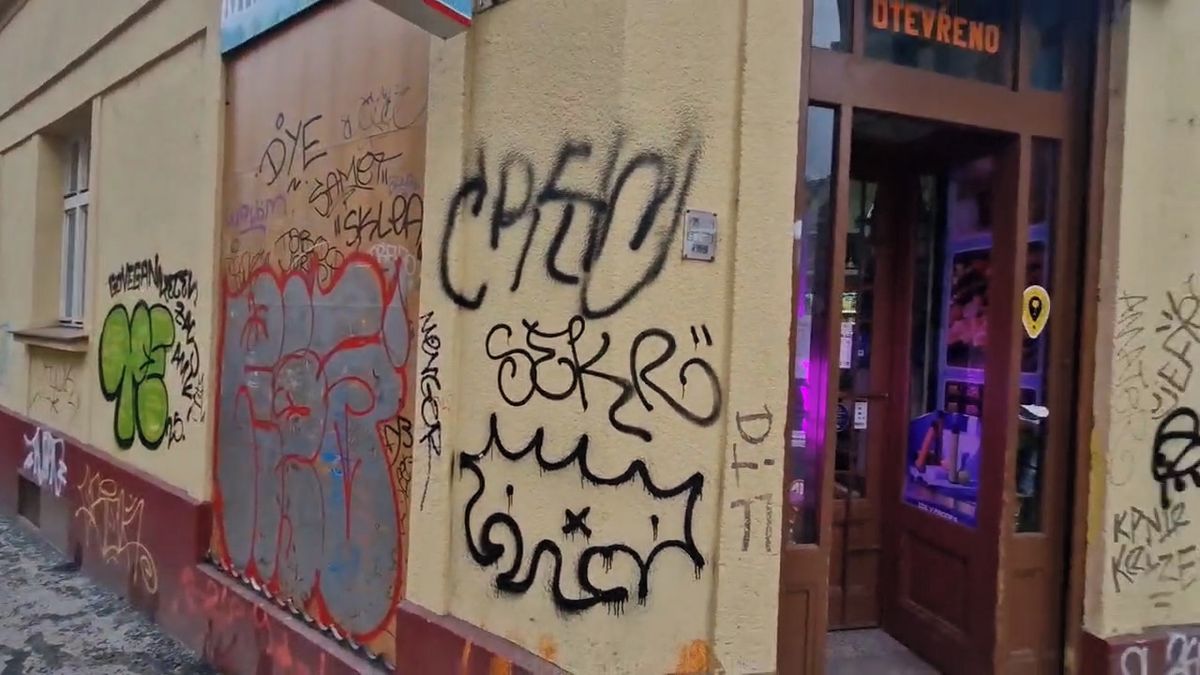 Radnice Prahy 7 vyhlásila válku graffiti. Místním dá až 30 tisíc na jejich odstranění z fasád