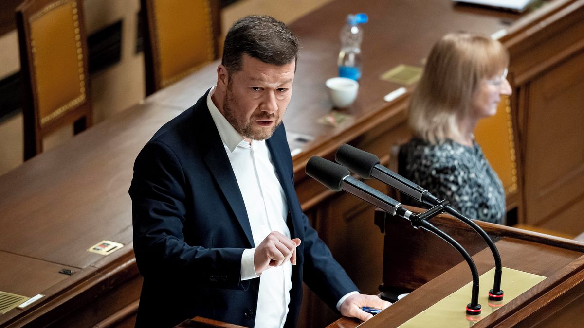 Okamura slibuje zlevňování životů i zhodnocení úspor. S úsporami je mimo