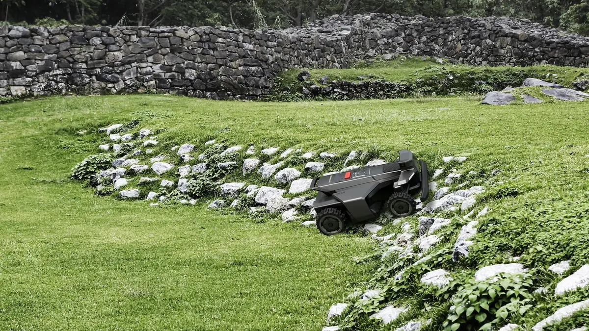 Umělá inteligence pomáhá už i sekat trávu