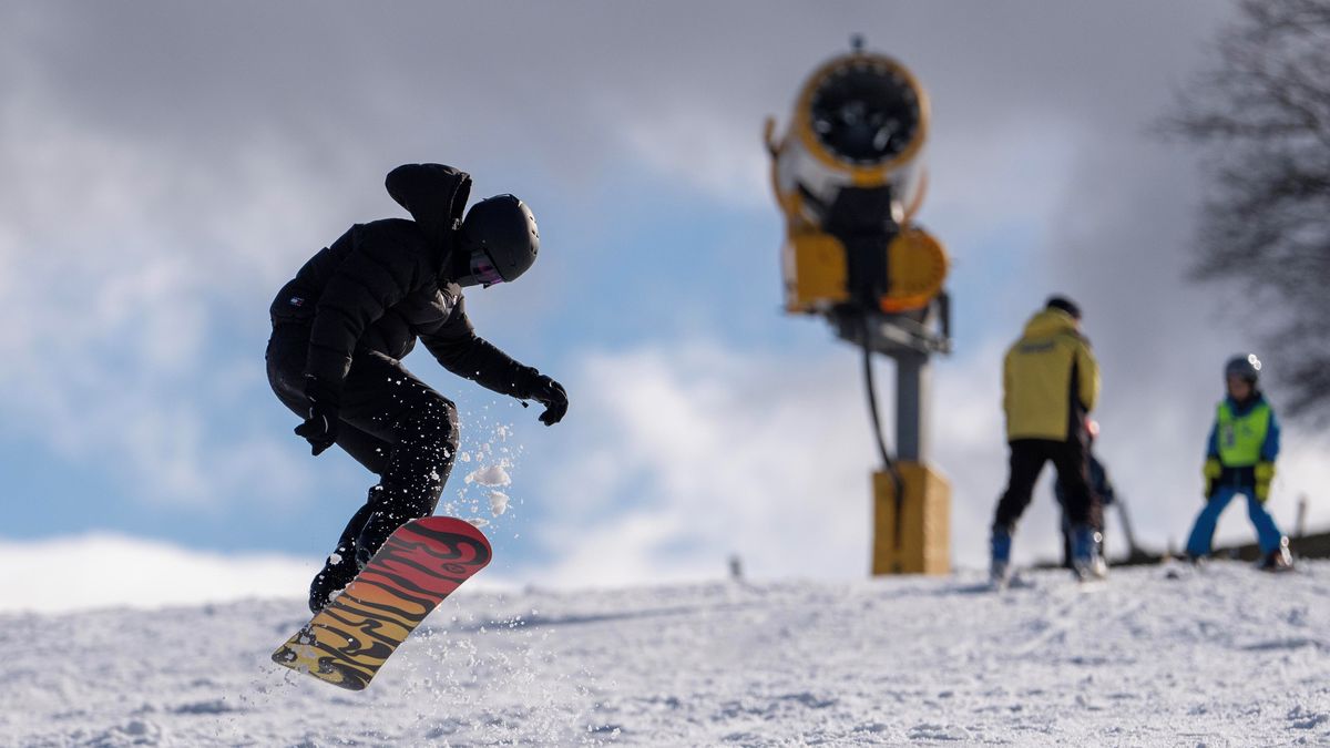 Za lyže pro děti na prázdniny lze ušetřit v půjčovně