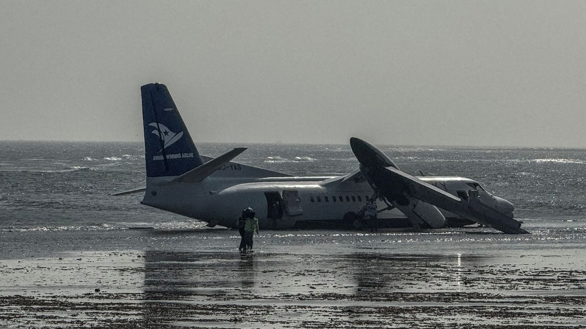 Letadlo somálských aerolinek nouzově přistálo na mělčině v Indickém oceánu