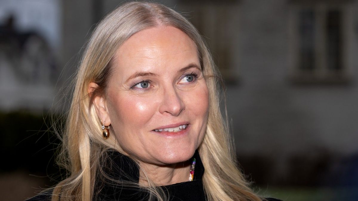 Je to trapné, komentuje vztah se sexuálním predátorem norská korunní princezna Mette-Marit