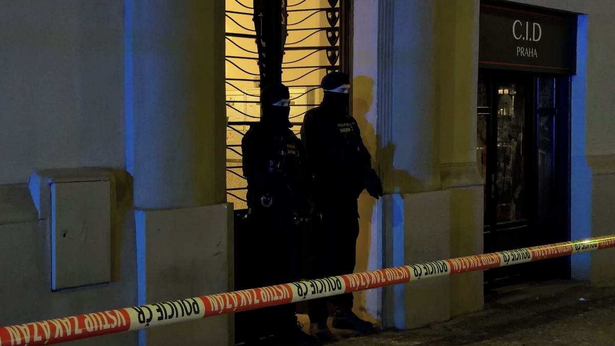 Muž v Praze vyskočil ze 7. patra, když policisté na místě řešili jiný případ