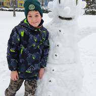 Desetiletý Tomáš Prokop postavil na tachovském sídlišti rodinu sněhuláků. 