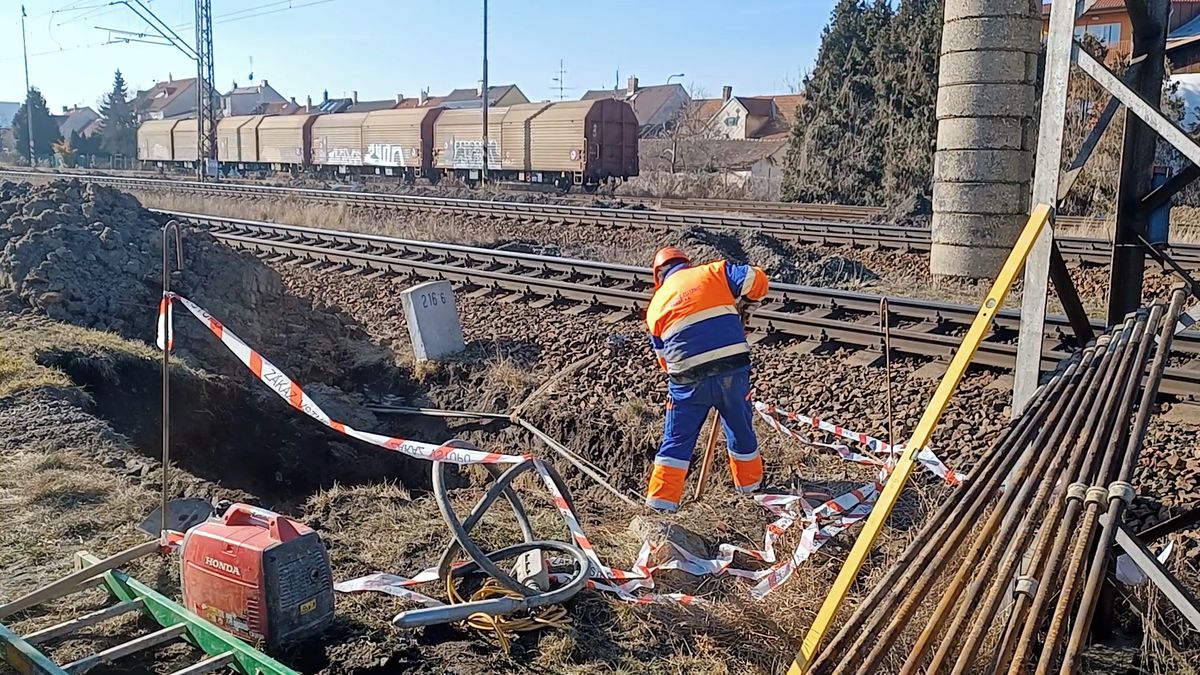 Severní spojka v Budějovicích nabírá zpoždění. Kvůli přeložení kolejí se stavba prodlouží o půl roku