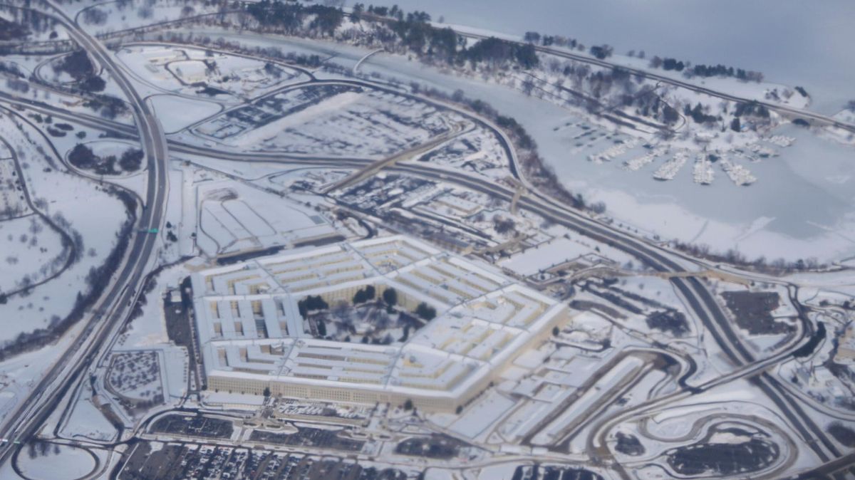 Nemá ani cenu papíru, na kterém je napsaná. Experti rozmetali americkou obrannou strategii