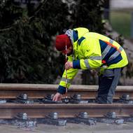 Koleje už jsou usazené skoro po celé délce trasy. 