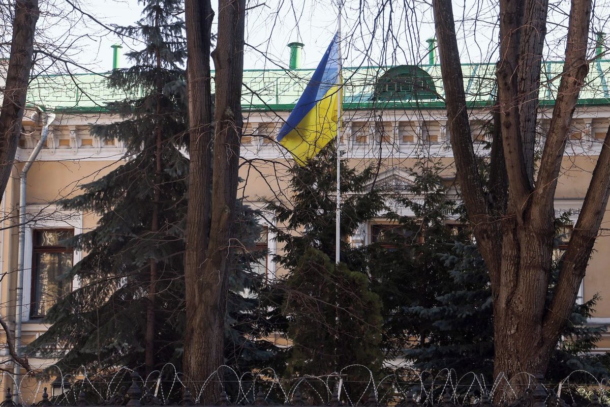 Uzavřená ukrajinská ambasáda v Moskvě má podle soudu zaplatit dluh za elektřinu
