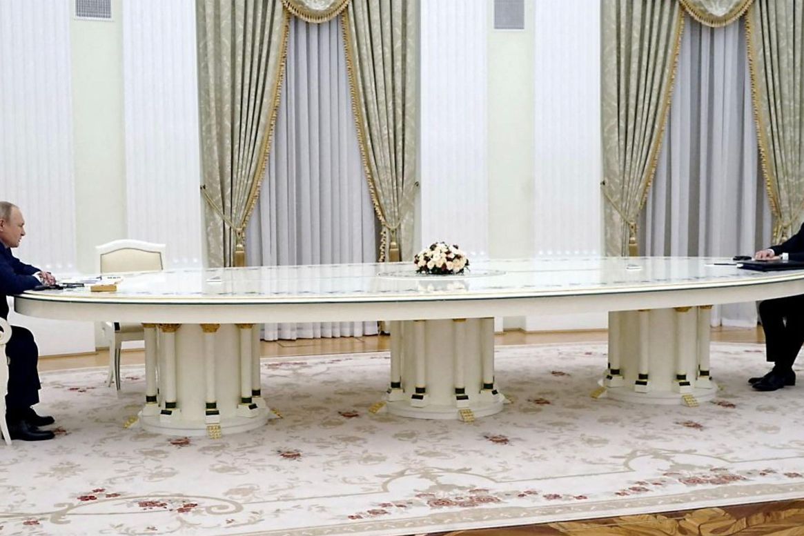 Macronův poradce jednal v Kremlu