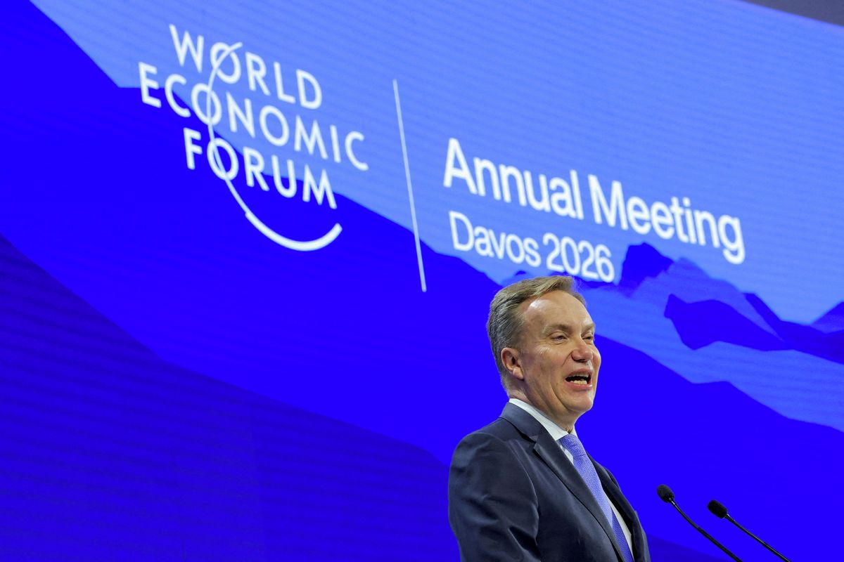 Světové ekonomické fórum vyšetřuje vztah svého výkonného ředitele s Epsteinem