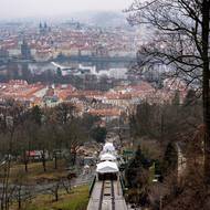Výhled, který zanedlouho budou mít cestující. Zkušební provoz nové lanovky se plánuje už na léto. 