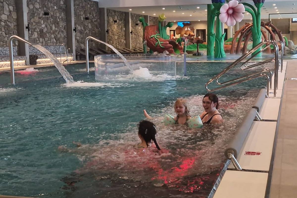 Velký relaxační bazén v Melori aqua a spa.