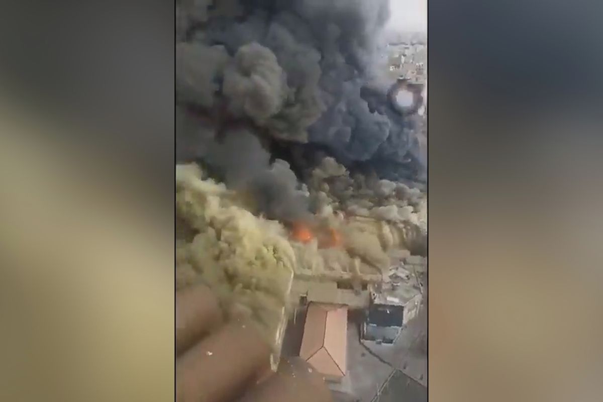 Obrovská tržnice v Teheránu lehla popelem