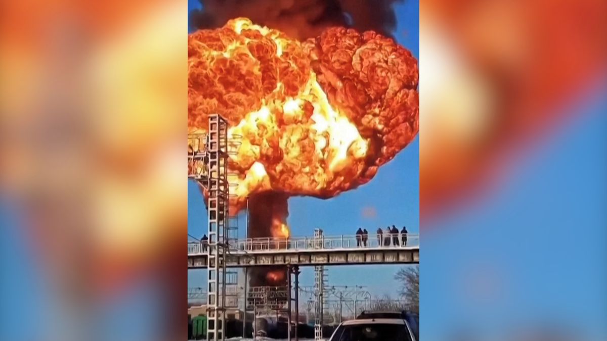 Exploze na ruském nádraží: shořely cisterny s benzinem